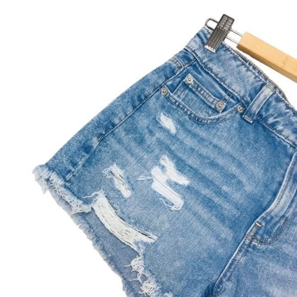 AMERICAN EAGLE Mid Rise Tomgirl Shorty Denim Distressed Shorts Size 2 - Picture 3 of 8